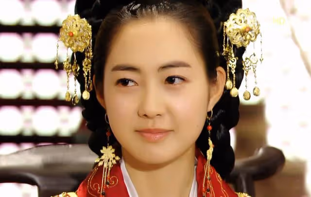 李枖原：憑藉《善德女王》爆紅，23歲閃婚豪門生三胎