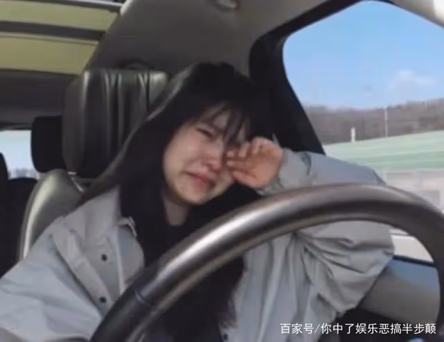 金泰梨自拍自駕游Vlog分享往昔趣事，邊開車邊哭惹粉絲關心！