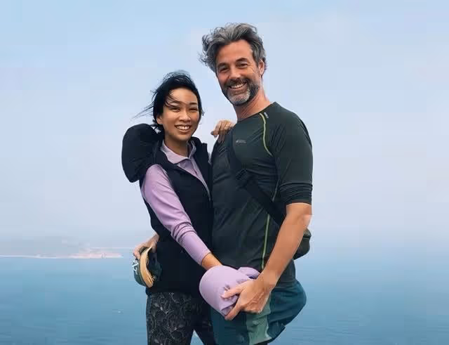香港知名富三代宣布剖腹產子！寶寶很像已故富商外公，被贊有福氣