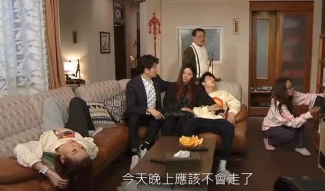 終於「回家」！TVB人氣螢屏情侶成功團聚，二人劇中見面激動相擁