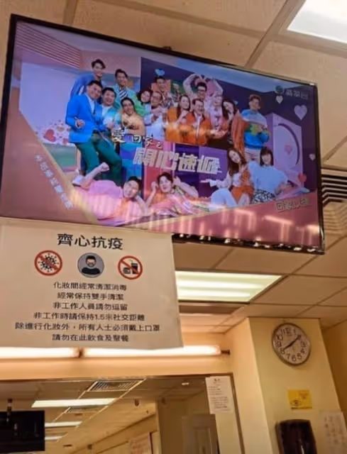 終於「回家」！TVB人氣螢屏情侶成功團聚，二人劇中見面激動相擁