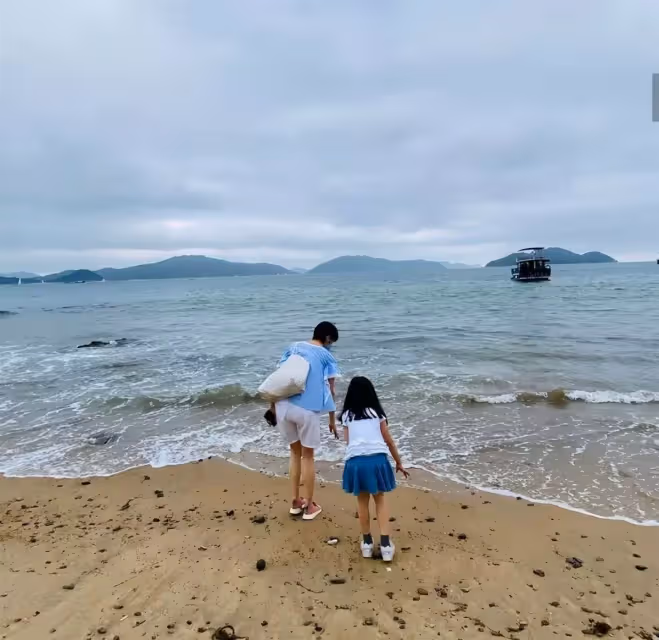 梁詠琪女兒近照曝光~超立體混血五官「牙齒不齊也不影響顏值」 「彈奏媽媽舊日情歌」全網贊翻❤