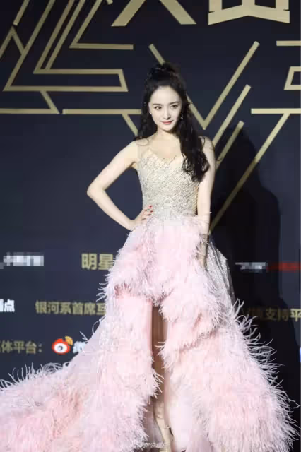 趙麗穎熱巴楊冪罕見「同框」！關掉十級美顏，真實顏值一目了然