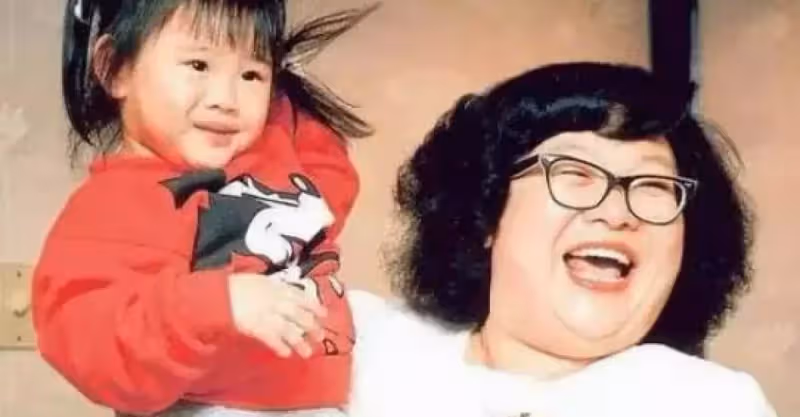 沈殿霞之女鄭欣宜：我早逝的母親，我再婚的父親，讀懂親情淚滿流