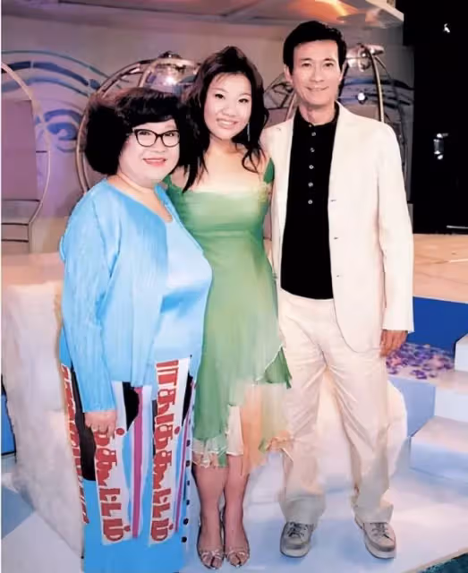 沈殿霞之女鄭欣宜：我早逝的母親，我再婚的父親，讀懂親情淚滿流
