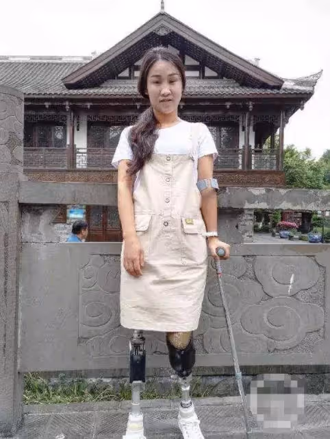 地震時女子為救丈夫而失去雙腿，沒想到丈夫直接消失3年，回來時卻要和她失婚