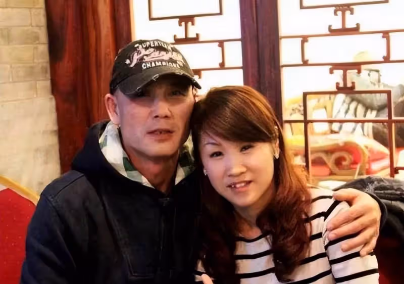 地震時女子為救丈夫而失去雙腿，沒想到丈夫直接消失3年，回來時卻要和她失婚