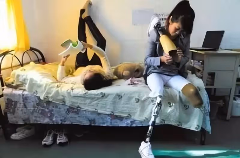 地震時女子為救丈夫而失去雙腿，沒想到丈夫直接消失3年，回來時卻要和她失婚