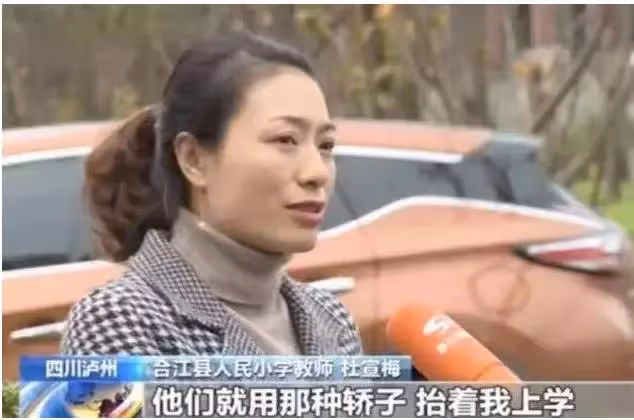 她被稱為「最美女教師」，2歲時因病失去四肢無手無腳，如今成為老師教書育人12年，寫出美好未來