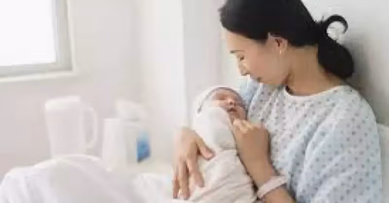 兒媳在婆家坐月子，公公多次動手動腳，丈夫卻說：我爸沒有壞心眼