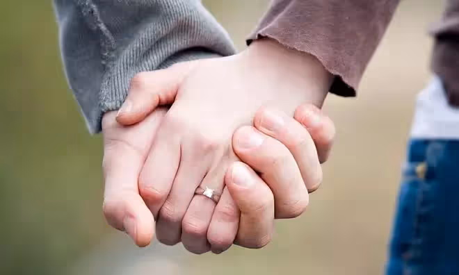婆婆生病老公讓陪床伺候,母親生病他卻不讓照顧:你爸媽有親兒子