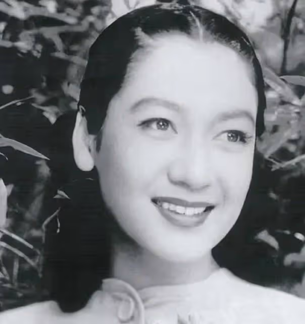 日本女演員原節子,被「送給」麥克阿瑟當情人,活到95歲終生未婚