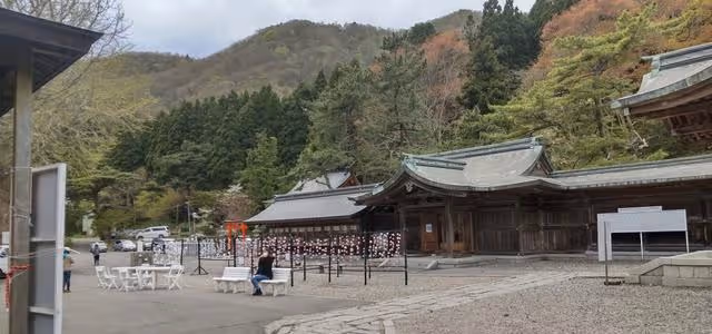 菅田將暉和小松菜奈秘密完婚，媒體猜測婚禮舉辦場所是函館八幡宮
