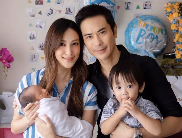 恭喜!香港知名男星曬合照慶祝戀愛7周年,夫妻倆高顏值引熱議