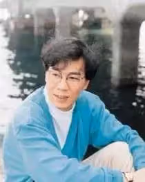 來不及復出!歌王重回歌壇「49歲卻出意外」後半生坐輪椅 妻離開「66歲獨住養老院」嘗盡人情冷暖