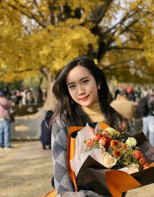 前TVB男星女兒樣貌清純激似韓星允兒,曬超低胸美照女人味十足