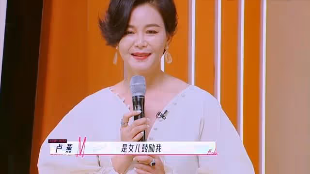 前TVB男星女兒樣貌清純激似韓星允兒,曬超低胸美照女人味十足