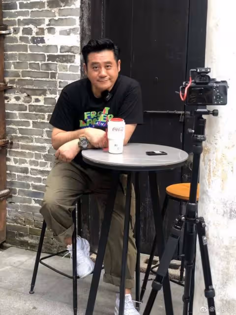 53歲港星參加內地模擬駕考！超20年駕齡，挑戰2次倒車入庫不合格