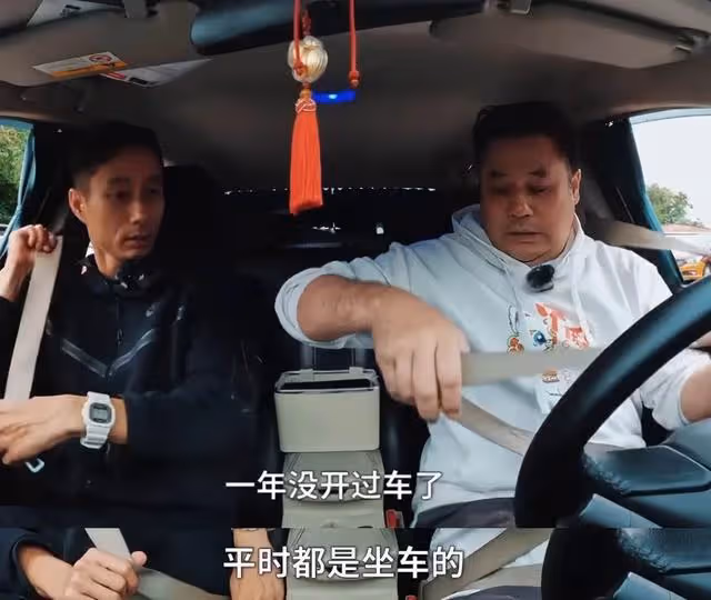 53歲港星參加內地模擬駕考！超20年駕齡，挑戰2次倒車入庫不合格