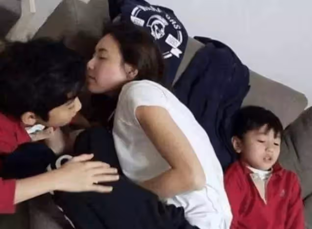 有媽媽真的好幸福!張柏芝這些照片,謝霆鋒一定不敢看,網友:忍不住落淚