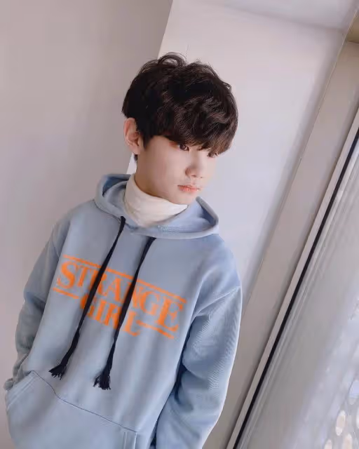 請記住，鯊魚寶寶的小男孩現在已經長大成為一個英俊的男孩