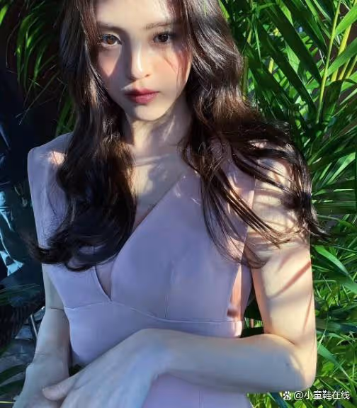 韓素希腰際刺青公開！曾因手臂刺青備受批評，含義曝光：因為奶奶