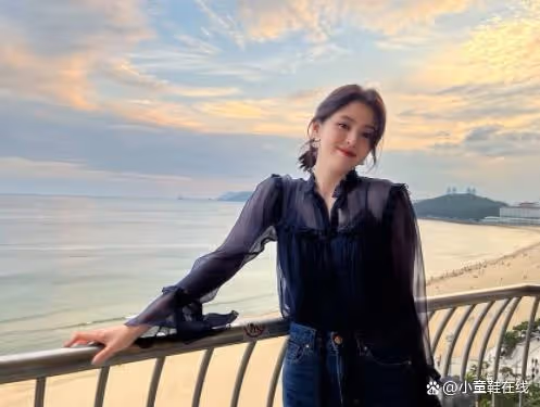 韓素希腰際刺青公開！曾因手臂刺青備受批評，含義曝光：因為奶奶