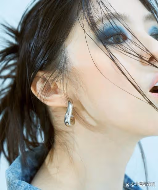 韓素希腰際刺青公開！曾因手臂刺青備受批評，含義曝光：因為奶奶