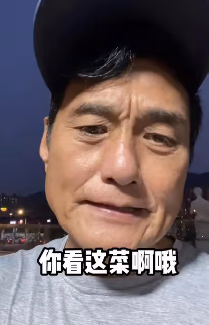 64歲港星來內地拍戲,劇組伙食曝光,網友:比香港飯堂好多了