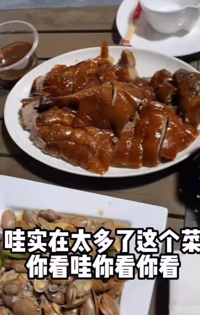 64歲港星來內地拍戲,劇組伙食曝光,網友:比香港飯堂好多了