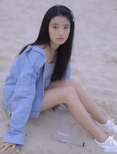 林青霞「女兒」長大了,實力堪比一線小花,眉毛和林青霞一模一樣