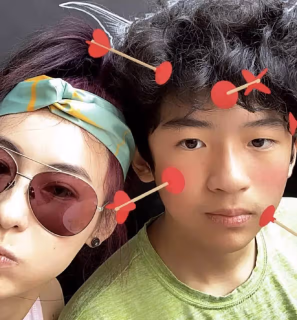 張柏芝曬13歲大兒子腹肌，近照比媽媽還高，被贊最帥星二代，網：跟謝霆鋒太像了