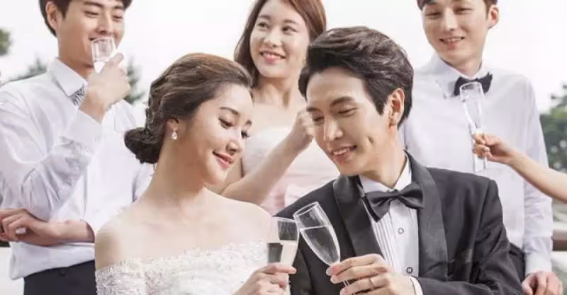 前夫嫌我是黃臉婆跟我提出離婚，離婚後再相見時，前夫跪求我復婚