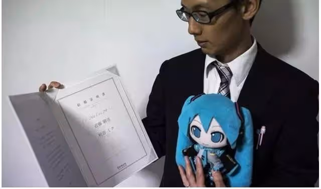 日本小哥與初音結婚兩年不到,老婆停止服務,只剩一句無法連接