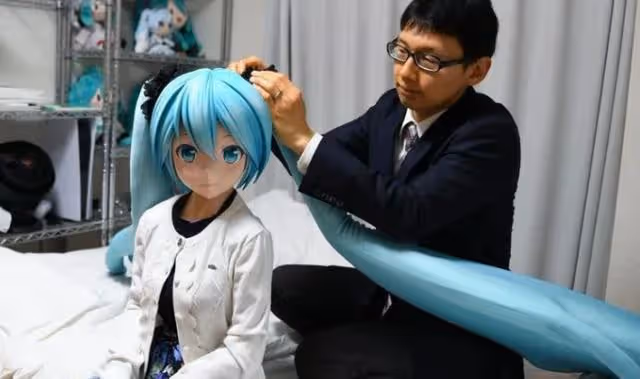 日本小哥與初音結婚兩年不到,老婆停止服務,只剩一句無法連接