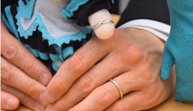 日本小哥與初音結婚兩年不到,老婆停止服務,只剩一句無法連接
