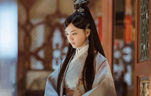 湯唯事業轉向韓國?秀韓語衝擊金棕櫚,韓國老公為討歡心豪擲13.5億