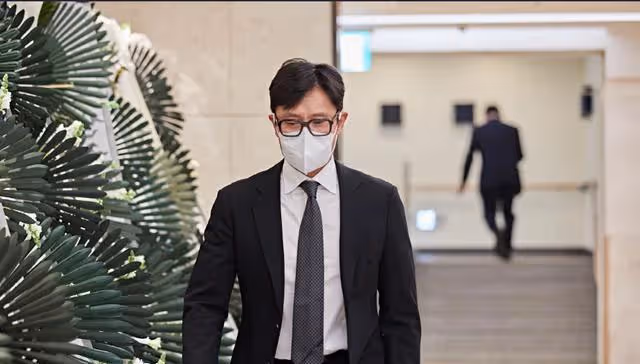 姜受延出殯,薛耿求、鄭雨盛扶靈!一生未婚與父母一起安葬