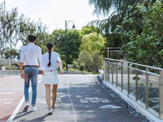發完工資和女同事聚餐，回家後老婆發現少了五百，她跟我鬧離婚