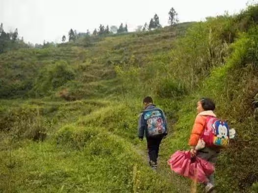 我每月給母親三千,母親抱怨不夠用,得知錢的去向,我拍手叫好