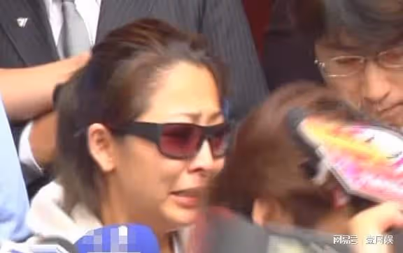 女歌手自曝17歲被迫賣唱還債,對母親有怨言,曾經酒駕撞死護士
