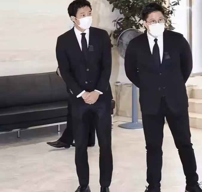「最佳小叔子」霍啟山近照曝光!長相清秀顏值比哥哥高,母子二人同框似姐弟