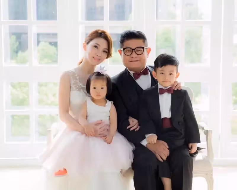 遭騙上千萬!許效舜「靠小24歲妻旺夫」:娶她是我運氣好 感情甜蜜「老婆心急求子」他每晚心驚膽顫