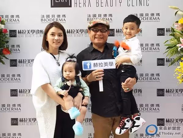 遭騙上千萬!許效舜「靠小24歲妻旺夫」:娶她是我運氣好 感情甜蜜「老婆心急求子」他每晚心驚膽顫