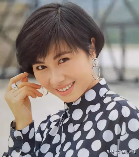 對手退賽她成冠軍！港姐兩婚兩離「單親媽逆襲成珠寶天后」　做好孤單準備「緣分讓她再嫁初戀」現況惹人羨