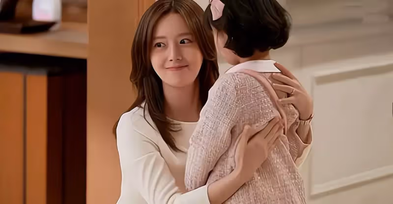 奶奶在眾人面前打孫女1巴掌，20年後孫女：爸，你媽在我就不回去