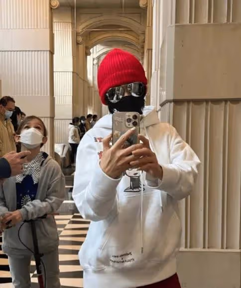劉嘉玲離開上海回香港，與著名理髮師合影，對方被曝剪髮6千元起