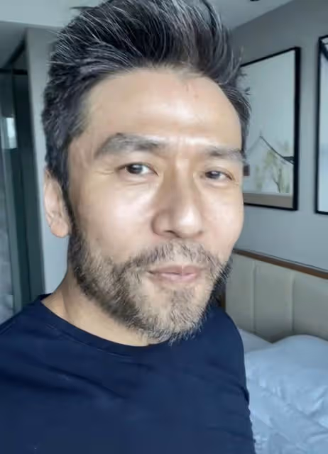 歲月不饒人！TVB前知名型男近況曝光，滿臉雜亂鬍鬚像一個原始人