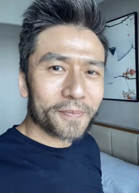 歲月不饒人！TVB前知名型男近況曝光，滿臉雜亂鬍鬚像一個原始人