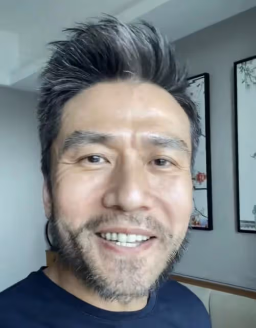 歲月不饒人！TVB前知名型男近況曝光，滿臉雜亂鬍鬚像一個原始人